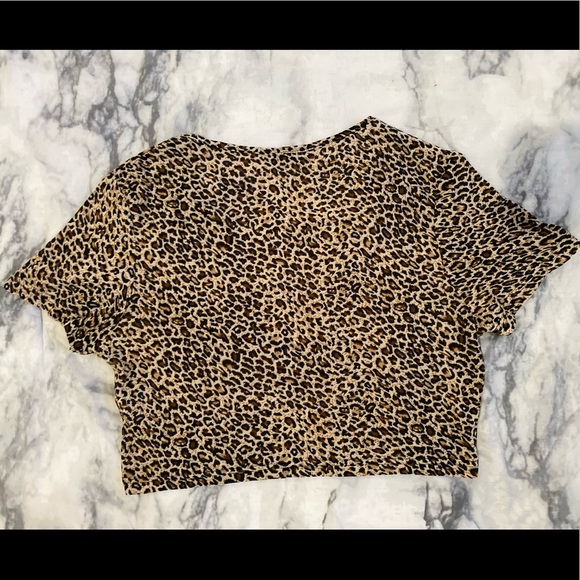 Cute leopard print🐆 crop top blouse🔥 WORN ONCE to try on ✨ - Picture 2 of 2